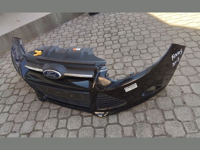 bontott FORD FOCUS III Első Lökhárító (Részeivel)