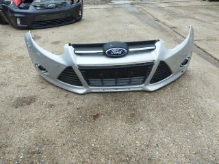 bontott FORD FOCUS III Első Lökhárító (Részeivel)