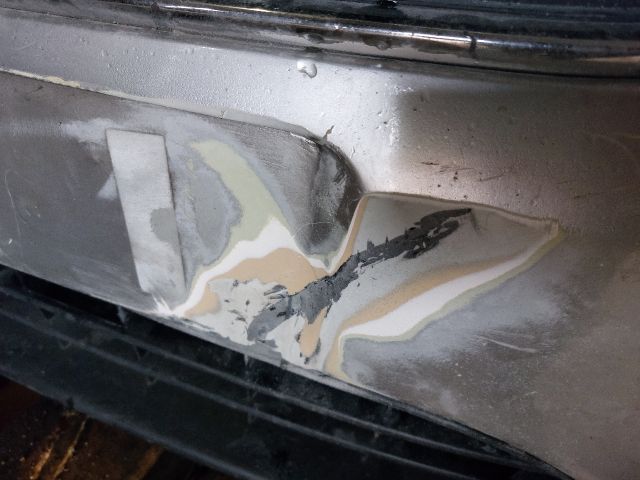 bontott FORD FOCUS III Első Lökhárító (Részeivel)