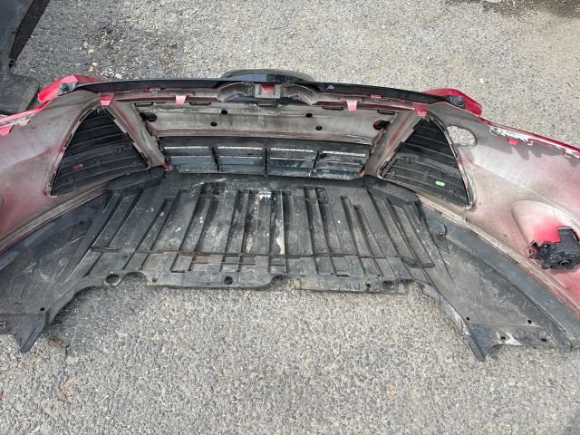 bontott FORD FOCUS III Első Lökhárító (Részeivel)