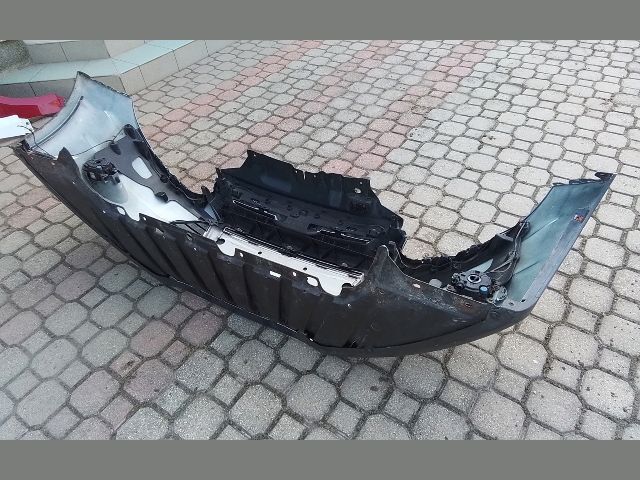 bontott FORD FOCUS III Első Lökhárító (Részeivel)