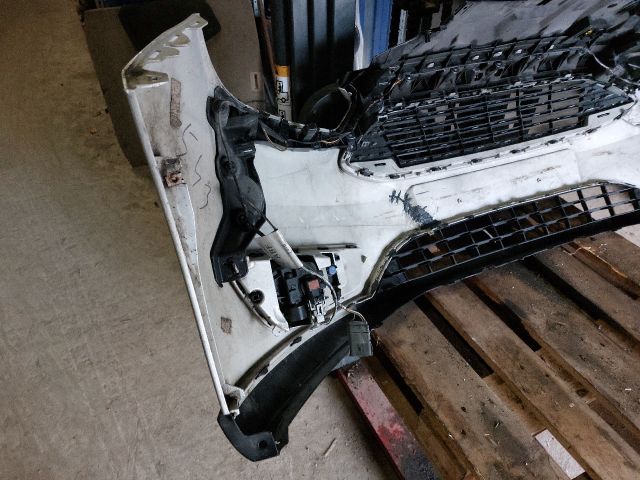 bontott FORD FOCUS III Első Lökhárító (Részeivel)