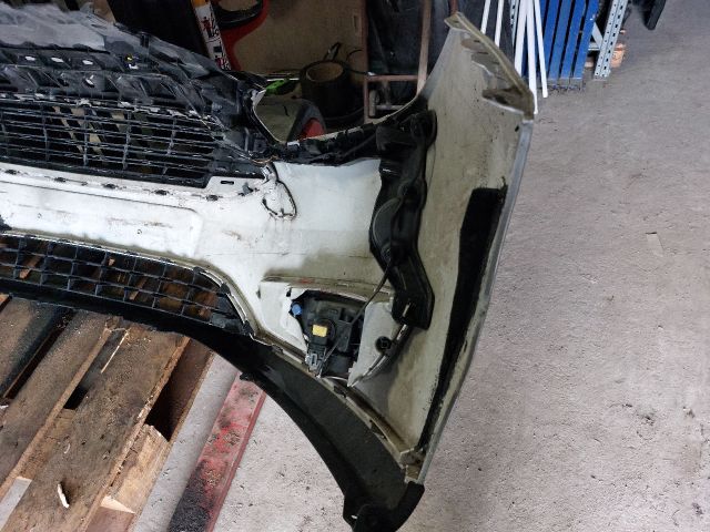 bontott FORD FOCUS III Első Lökhárító (Részeivel)