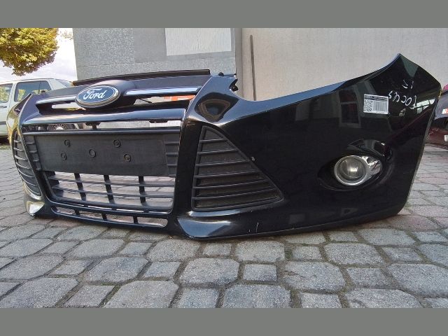 bontott FORD FOCUS III Első Lökhárító (Részeivel)