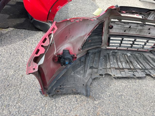 bontott FORD FOCUS III Első Lökhárító (Részeivel)