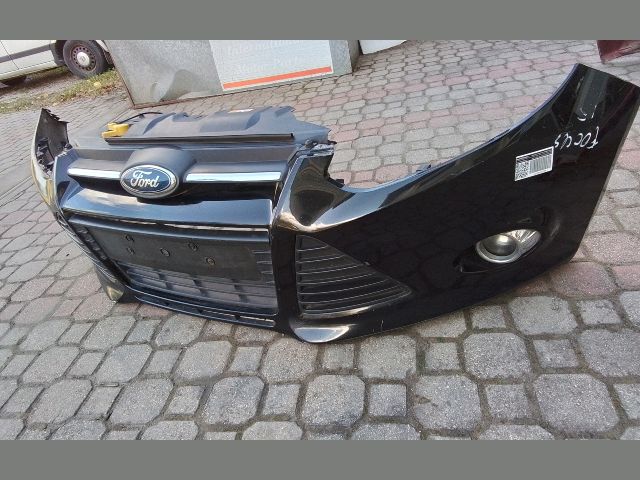 bontott FORD FOCUS III Első Lökhárító (Részeivel)