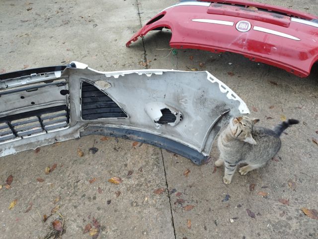 bontott FORD FOCUS III Első Lökhárító (Részeivel)