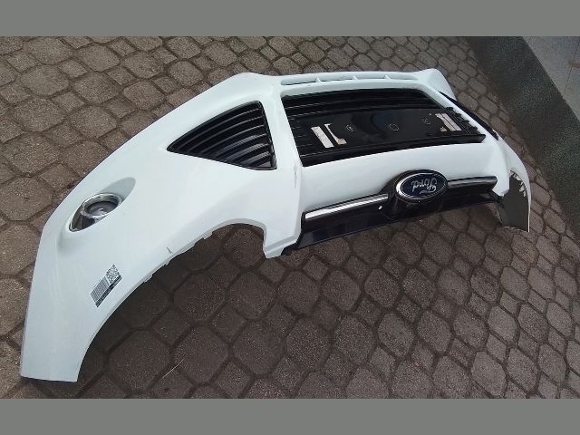 bontott FORD FOCUS III Első Lökhárító (Részeivel)