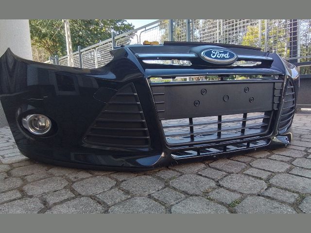 bontott FORD FOCUS III Első Lökhárító (Részeivel)