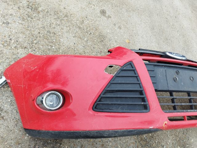 bontott FORD FOCUS III Első Lökhárító (Részeivel)