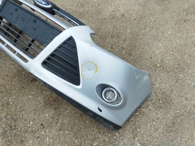 bontott FORD FOCUS III Első Lökhárító (Részeivel)