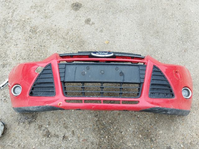 bontott FORD FOCUS III Első Lökhárító (Részeivel)