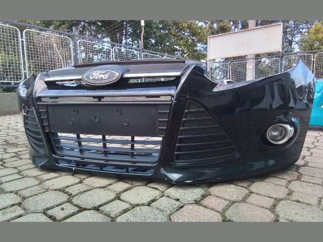 bontott FORD FOCUS III Első Lökhárító (Részeivel)