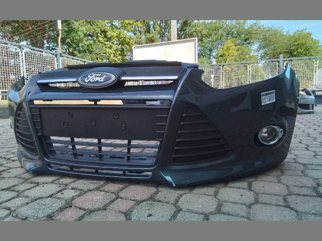 bontott FORD FOCUS III Első Lökhárító (Részeivel)