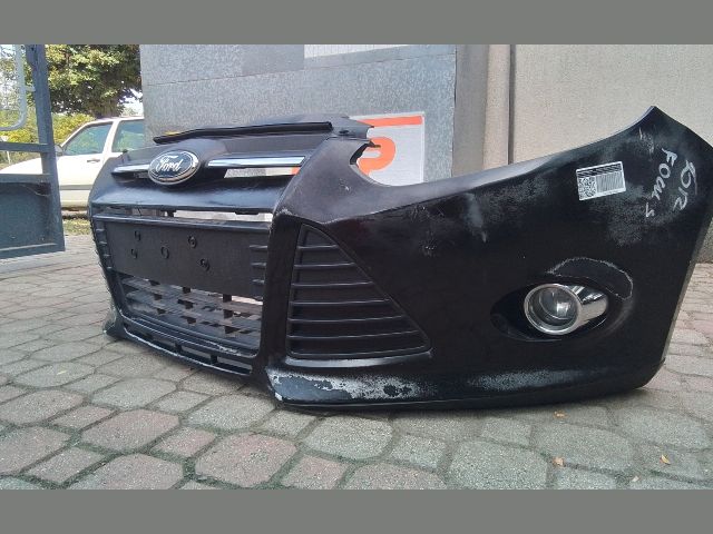 bontott FORD FOCUS III Első Lökhárító (Részeivel)