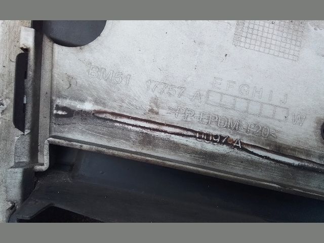 bontott FORD FOCUS III Első Lökhárító (Részeivel)