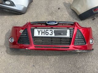 bontott FORD FOCUS III Első Lökhárító (Részeivel)