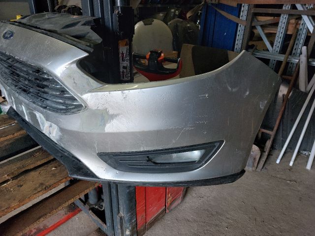bontott FORD FOCUS III Első Lökhárító (Részeivel)