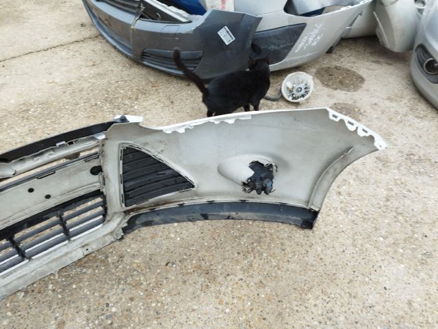 bontott FORD FOCUS III Első Lökhárító (Részeivel)