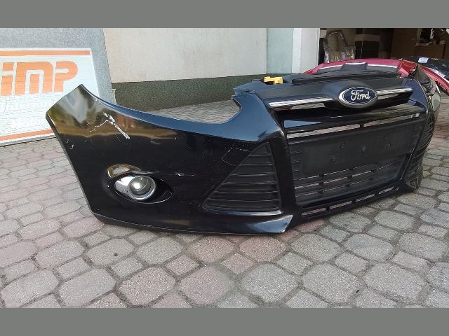 bontott FORD FOCUS III Első Lökhárító (Részeivel)