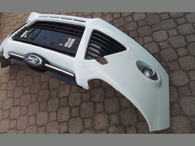 bontott FORD FOCUS III Első Lökhárító (Részeivel)