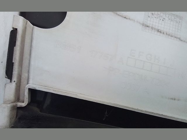 bontott FORD FOCUS III Első Lökhárító (Részeivel)