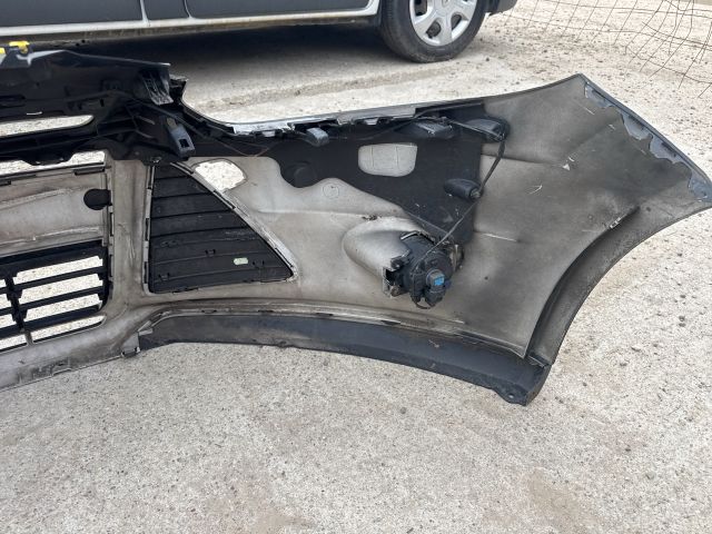 bontott FORD FOCUS III Első Lökhárító (Részeivel)