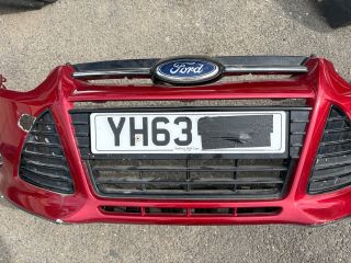 bontott FORD FOCUS III Első Lökhárító (Részeivel)