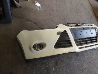 bontott FORD FOCUS III Első Lökhárító (Részeivel)