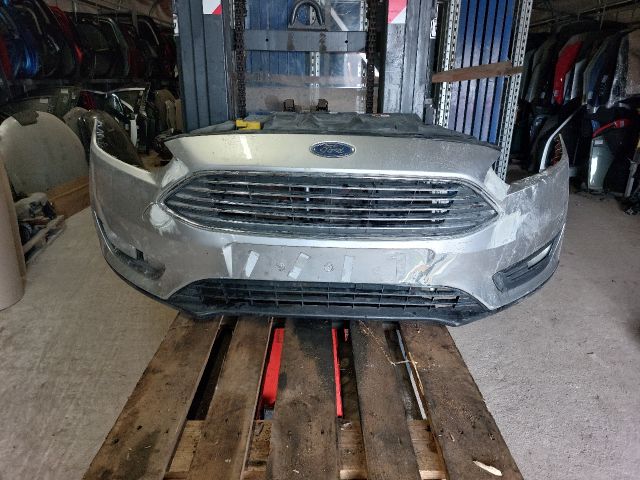 bontott FORD FOCUS III Első Lökhárító (Részeivel)