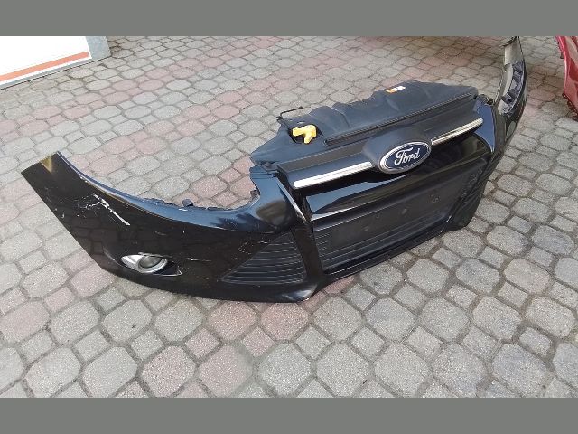 bontott FORD FOCUS III Első Lökhárító (Részeivel)