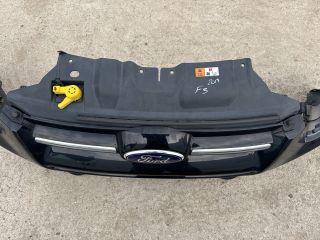 bontott FORD FOCUS III Első Lökhárító (Részeivel)