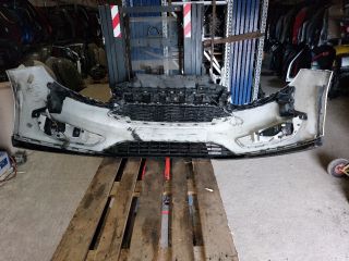 bontott FORD FOCUS III Első Lökhárító (Részeivel)