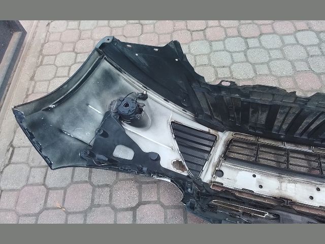 bontott FORD FOCUS III Első Lökhárító (Részeivel)