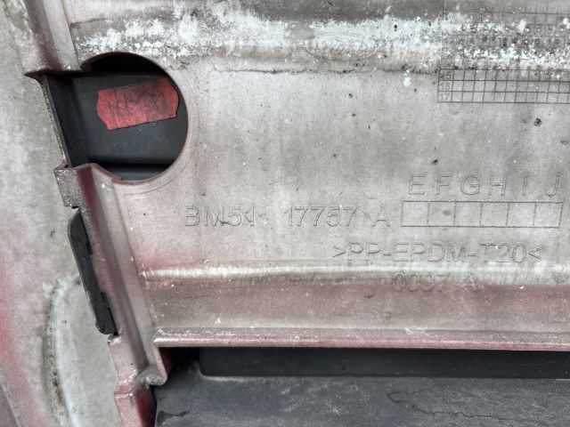 bontott FORD FOCUS III Első Lökhárító (Részeivel)