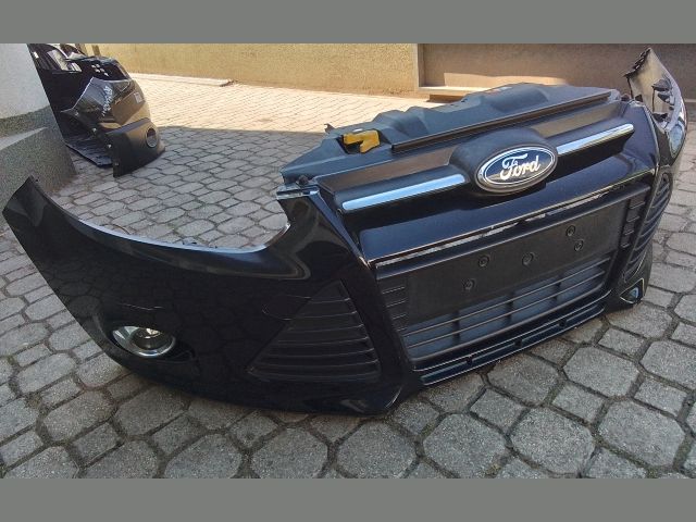 bontott FORD FOCUS III Első Lökhárító (Részeivel)