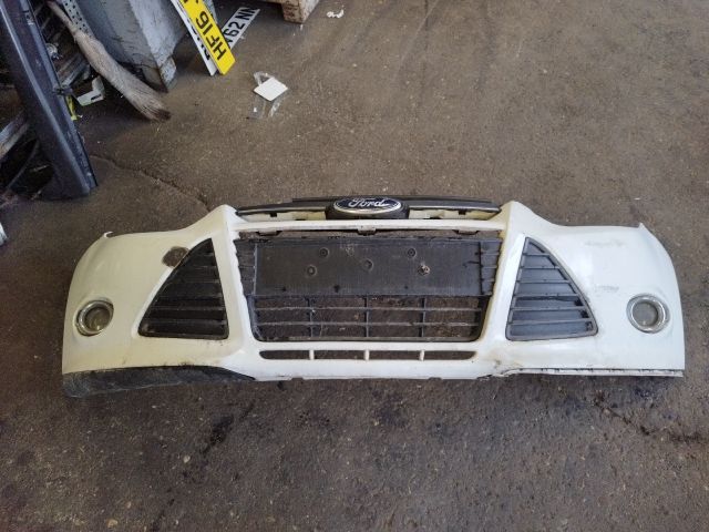 bontott FORD FOCUS III Első Lökhárító (Részeivel)