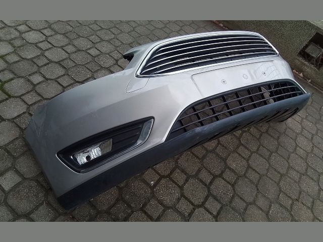 bontott FORD FOCUS III Első Lökhárító (Részeivel)