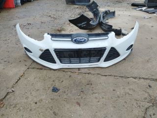 bontott FORD FOCUS III Első Lökhárító (Részeivel)