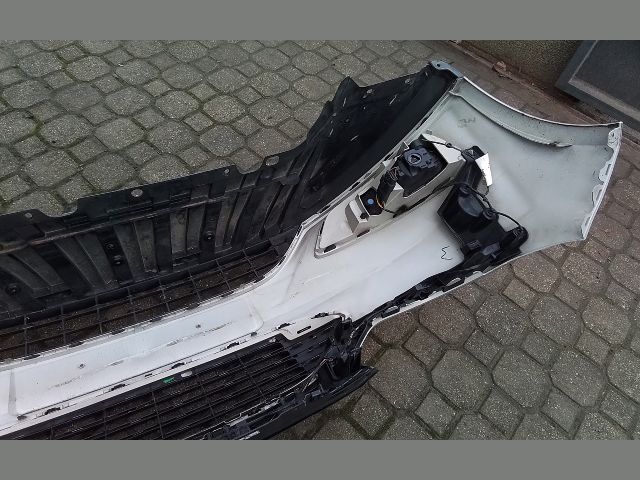 bontott FORD FOCUS III Első Lökhárító (Részeivel)