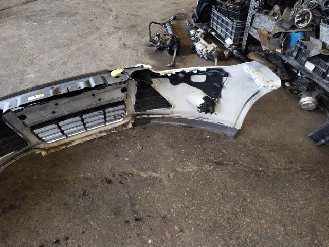 bontott FORD FOCUS III Első Lökhárító (Részeivel)