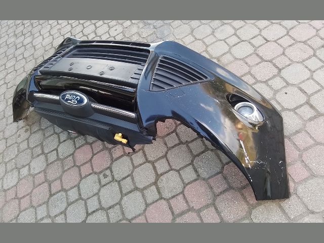 bontott FORD FOCUS III Első Lökhárító (Részeivel)