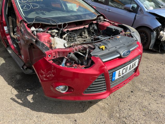 bontott FORD FOCUS III Első Lökhárító Tartó Felső