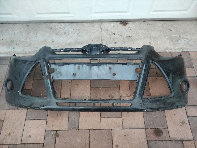 bontott FORD FOCUS III Első Lökhárító (Üresen)