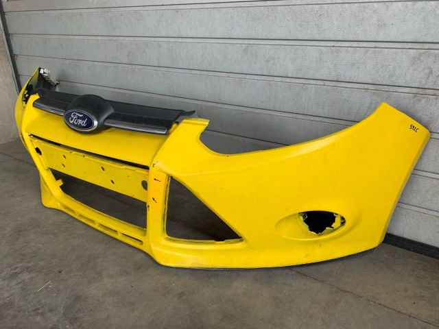 bontott FORD FOCUS III Első Lökhárító (Üresen)