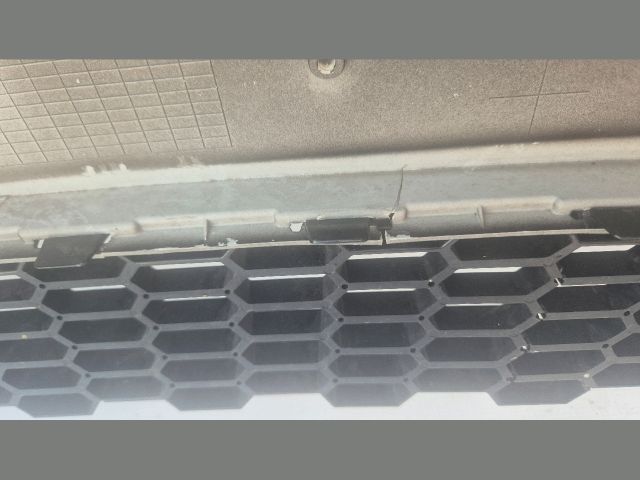 bontott FORD FOCUS III Első Lökhárító (Üresen)