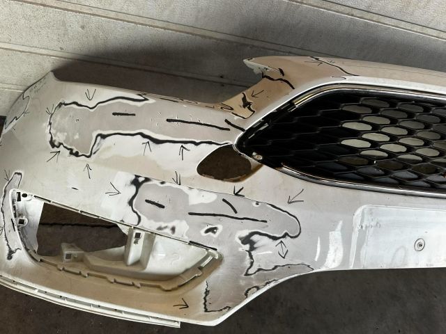 bontott FORD FOCUS III Első Lökhárító (Üresen)