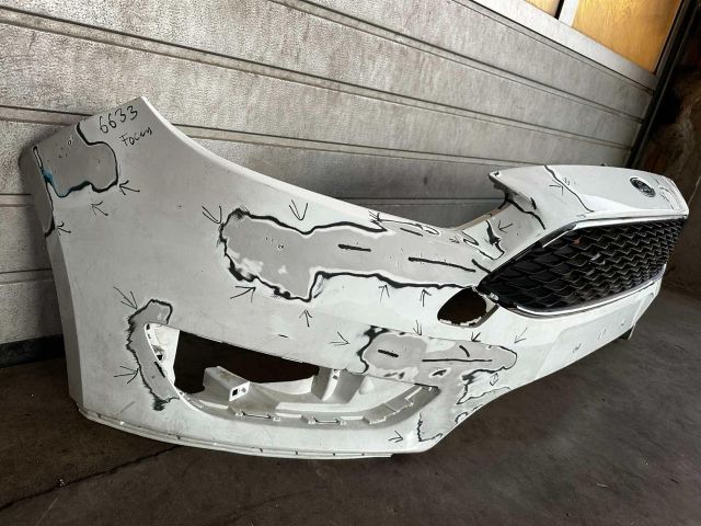 bontott FORD FOCUS III Első Lökhárító (Üresen)