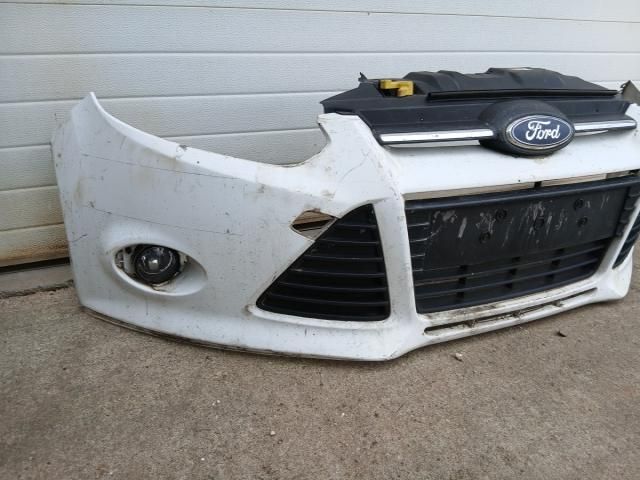 bontott FORD FOCUS III Első Lökhárító (Üresen)