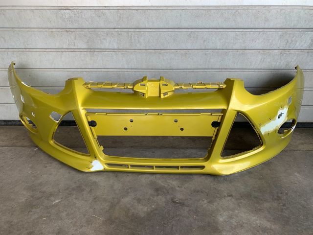 bontott FORD FOCUS III Első Lökhárító (Üresen)